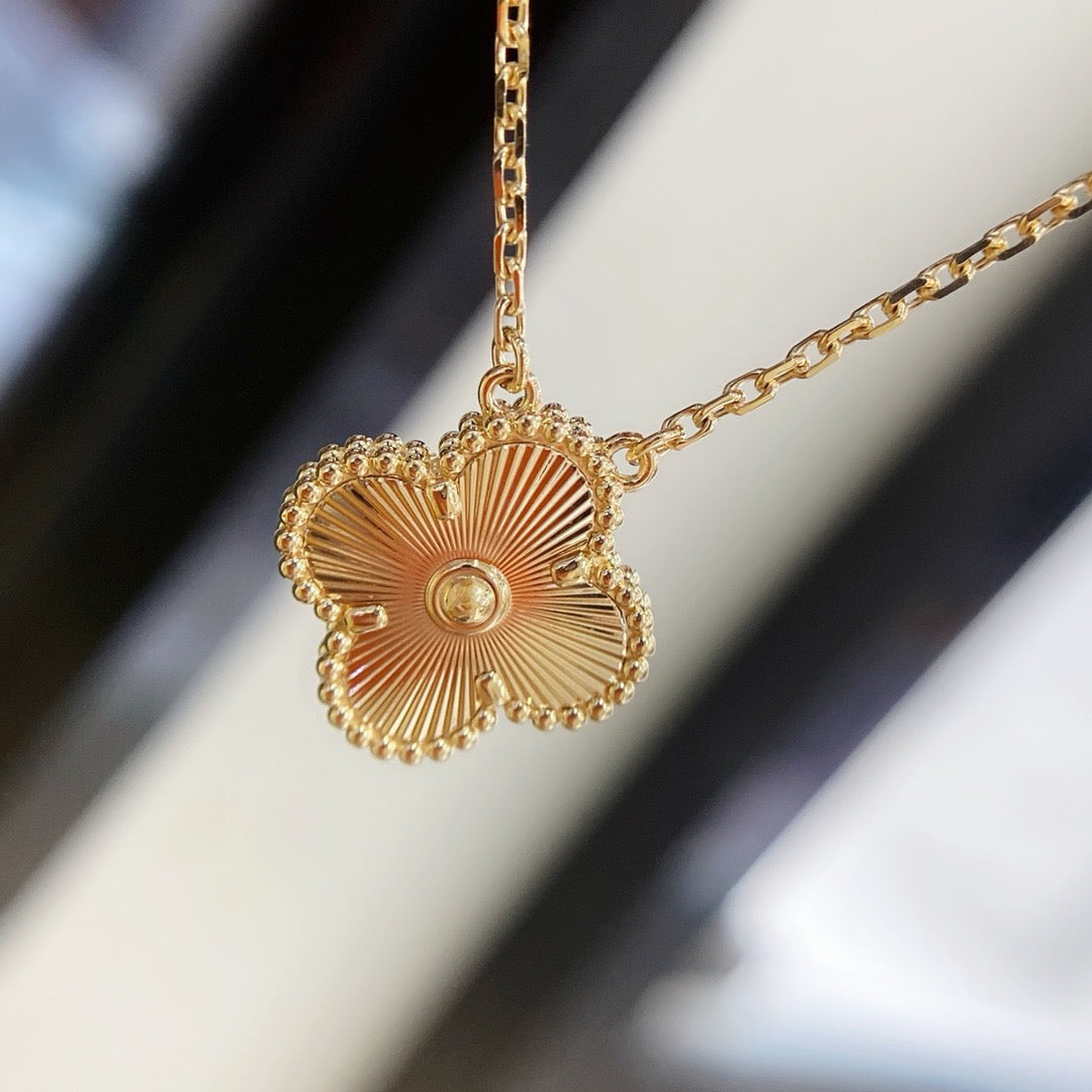 [Pearl Jewelrys]CLOVER 15MM LASER NECKLACE