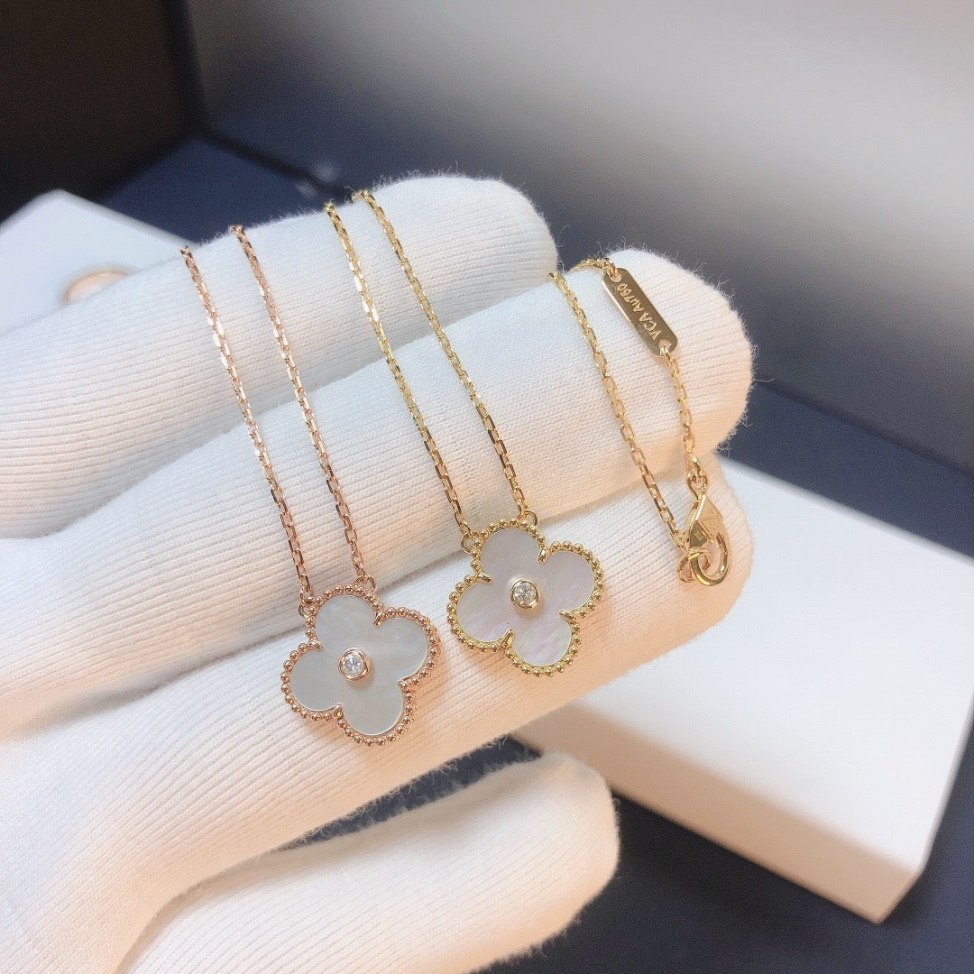 [Pearl Jewelrys]CLOVER 15MM DIAMOND WHITE FRITILLARIA NECKLACE