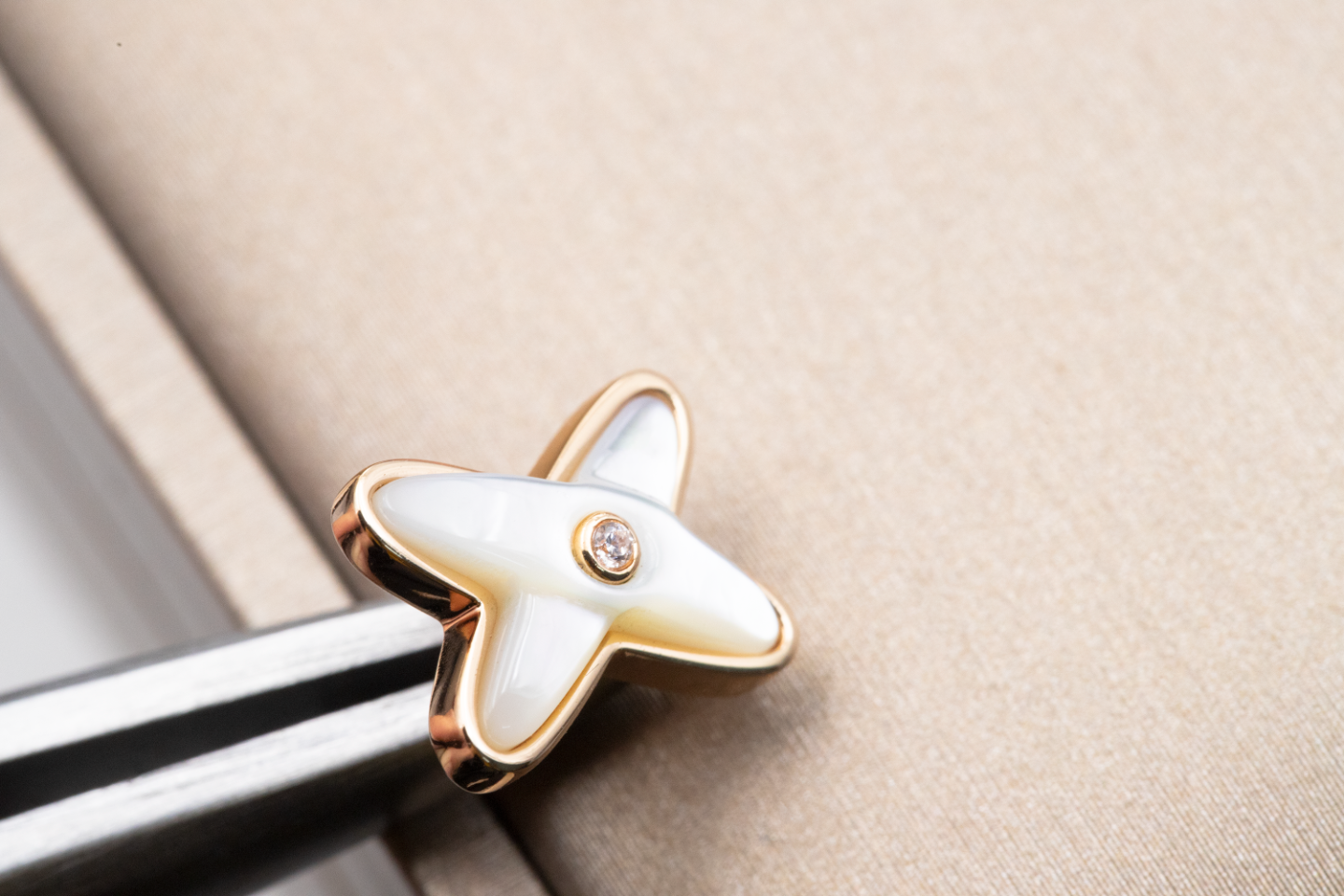 [Pearl Jewelrys]JEUX DE WHITE MOP PINK GOLD DIAMOND EARRINGS