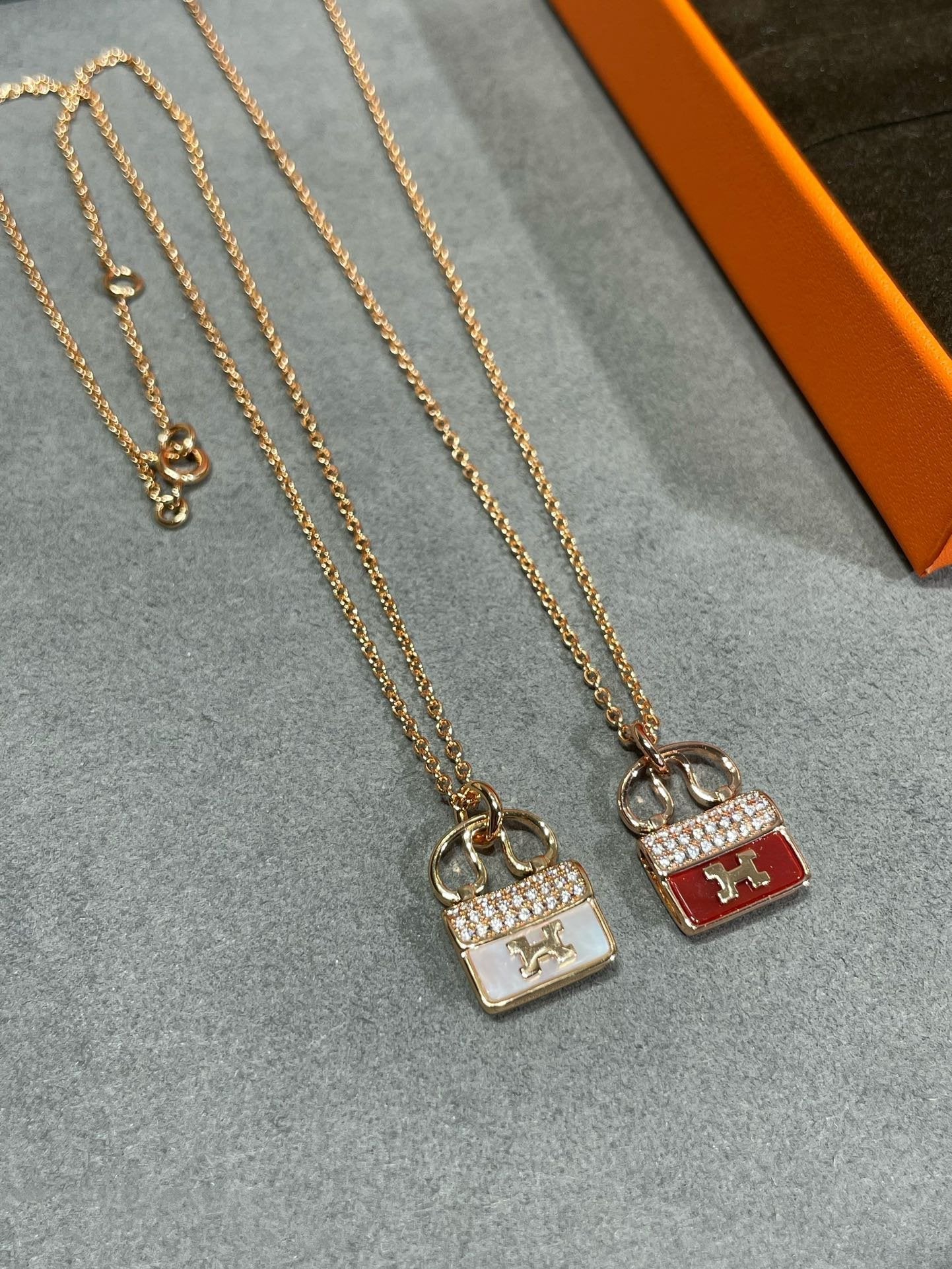 [Pearl Jewelrys]H CIRCE MOISSANITE PENDANT NECKLACE GOLD