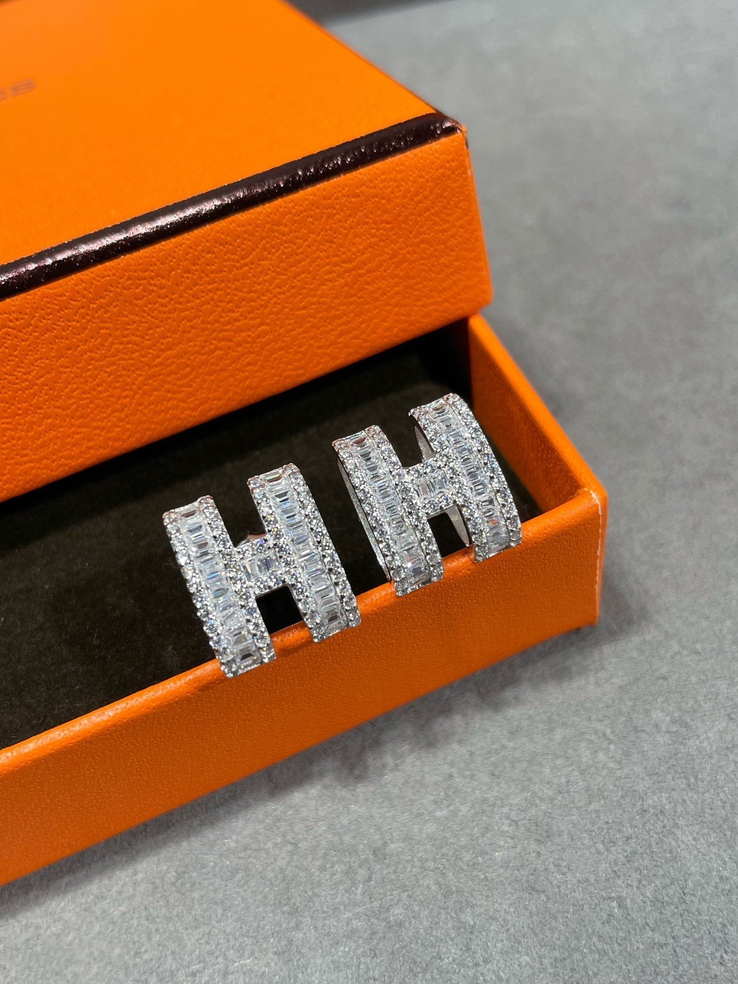 [Pearl Jewelrys]H STUD EARRINGS WITH SILVER DIAMONDS