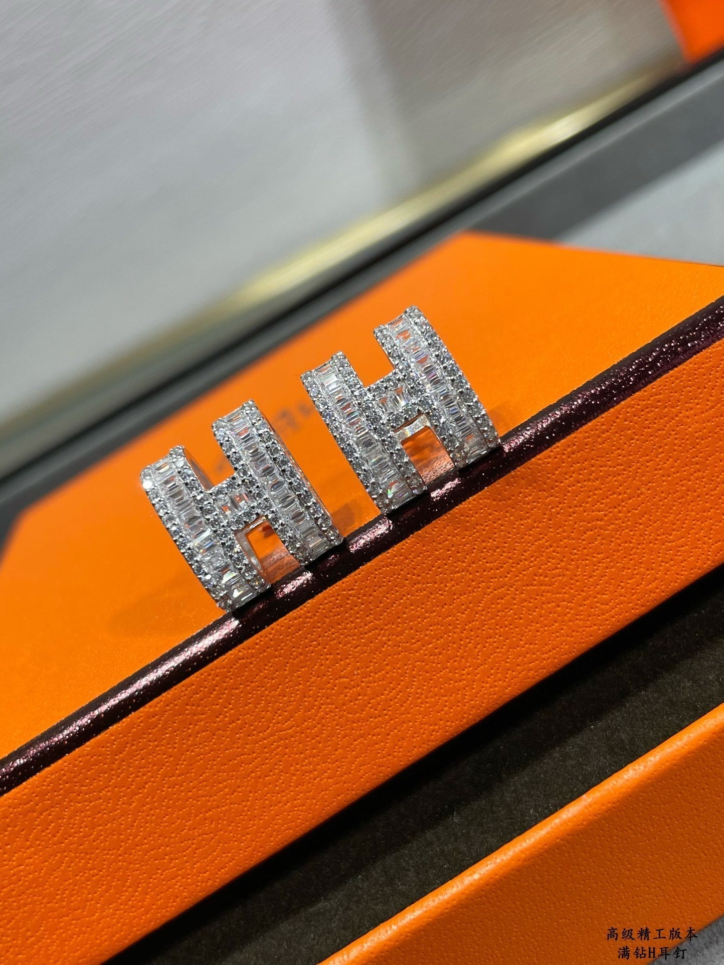 [Pearl Jewelrys]H STUD EARRINGS WITH SILVER DIAMONDS