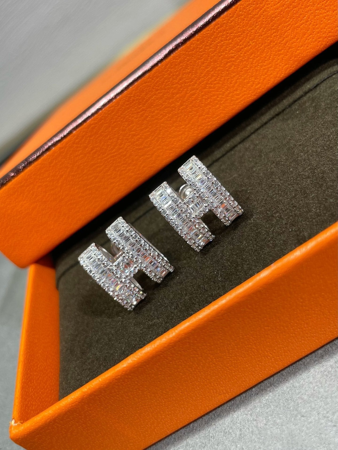 [Pearl Jewelrys]H STUD EARRINGS WITH SILVER DIAMONDS