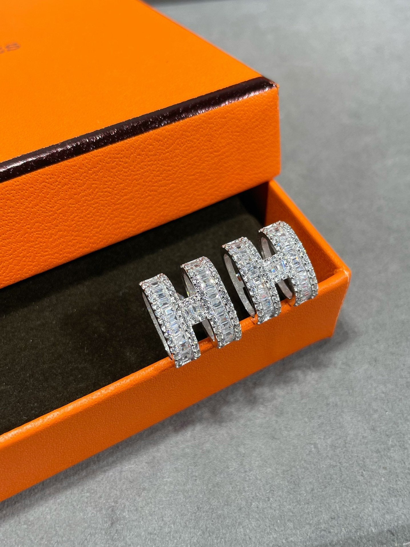 [Pearl Jewelrys]H STUD EARRINGS WITH SILVER DIAMONDS