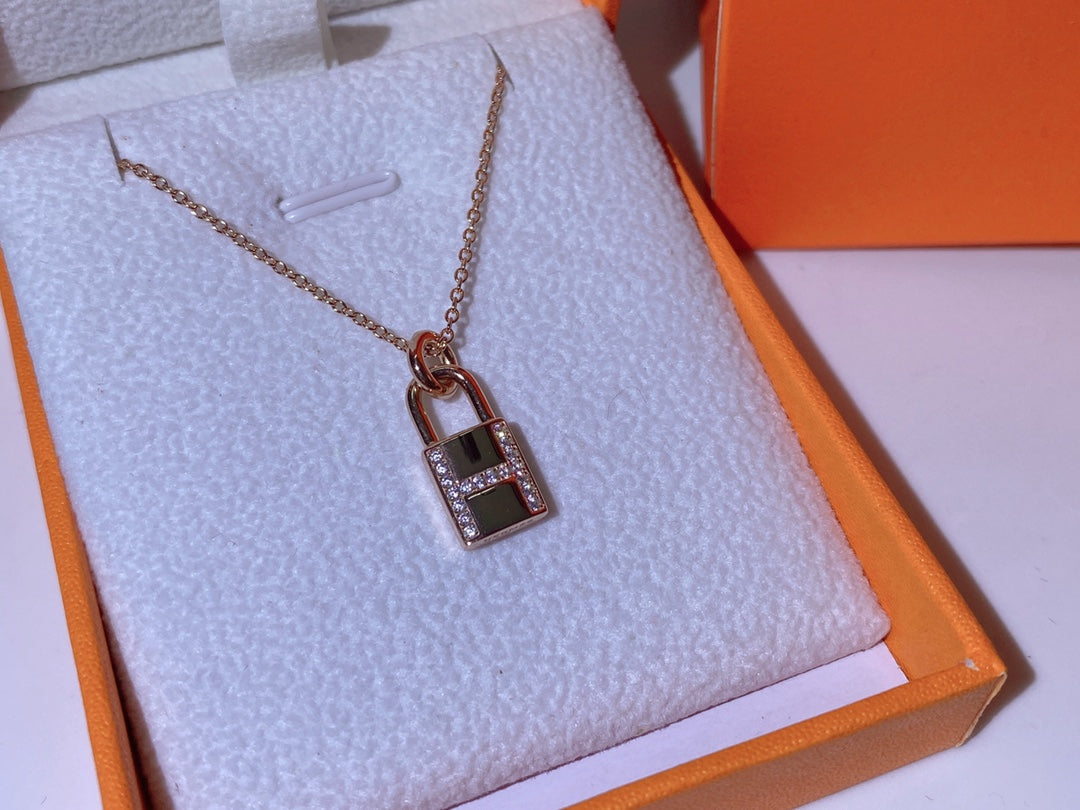 [Pearl Jewelrys]HM ADVANCED NICHE LOCK HEAD NECKLACE DIAMONDS