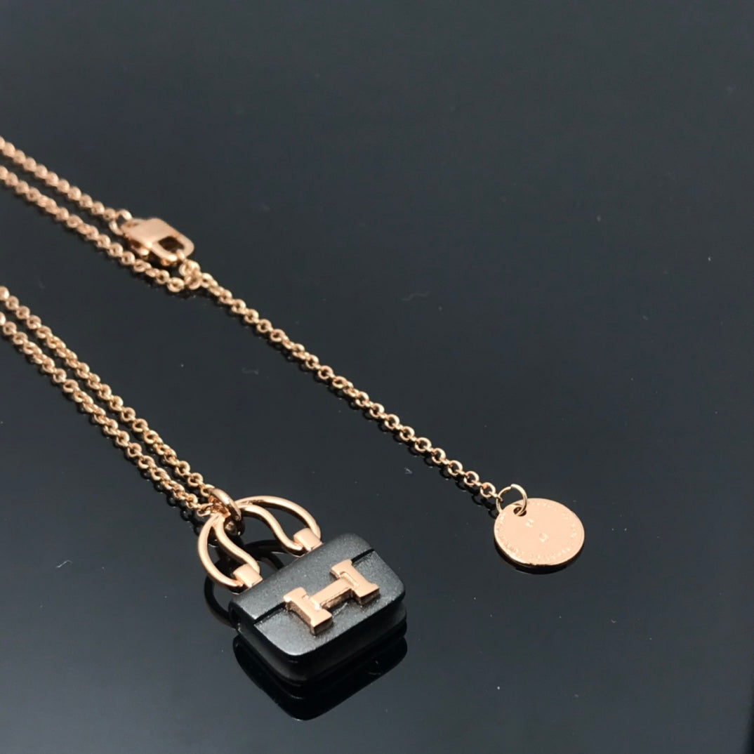 [Pearl Jewelrys]WOMEN'S HM AMULETTES CONSTANCE PENDANT NECKLACE