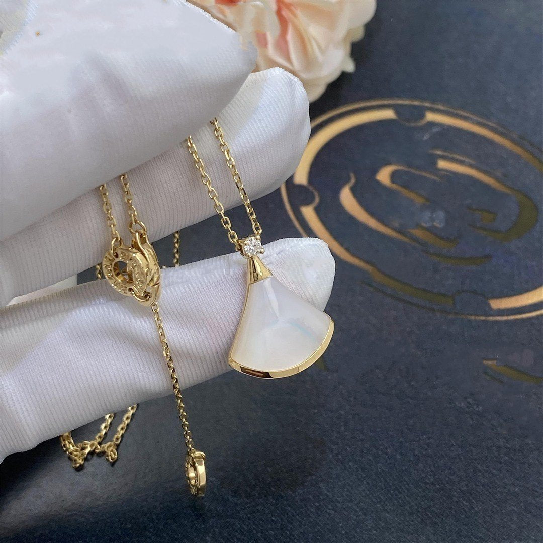 [Pearl Jewelrys]DREAM NECKLACE WHITE MOP GOLD 1 DIAMOND
