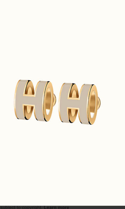 [Pearl Jewelrys]MINI POP H GOLD EARRINGS GREY